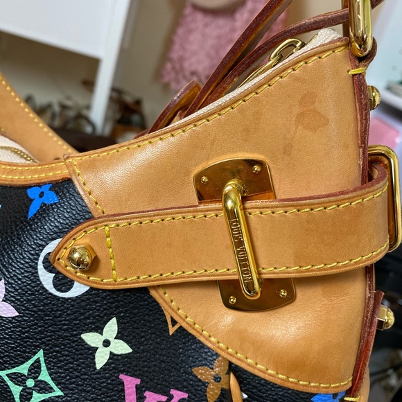 SOLD Authentic Louis Vuitton Greta - Picture 3 of 16